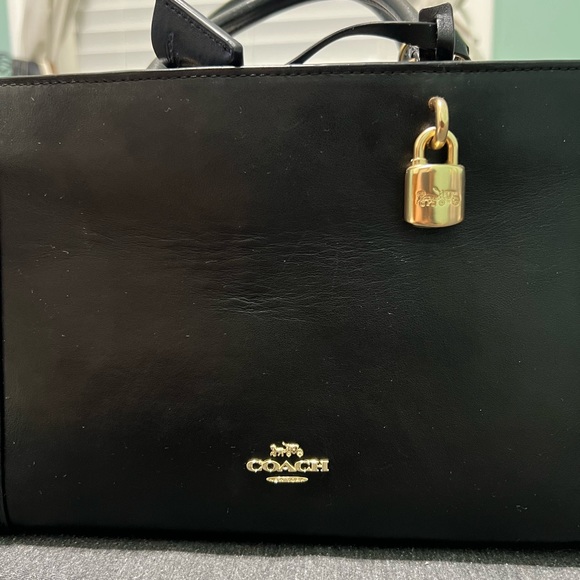 Coach hand bag - Picture 3 of 9